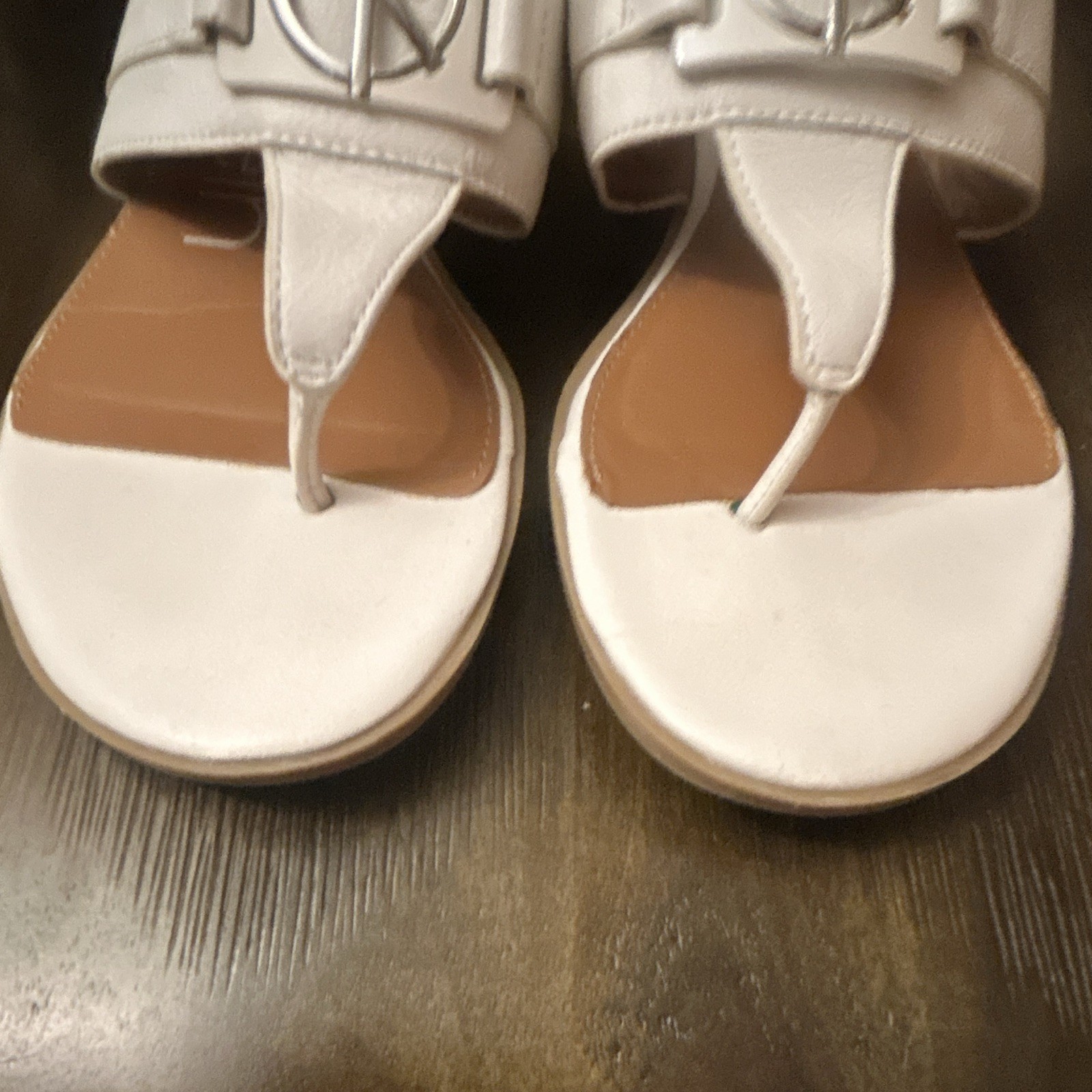 Calvin Klein Women’s White Leather Logo Thong Slide Slip-On Sandals Sz 6.5