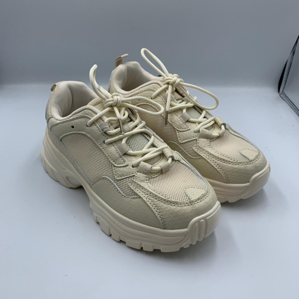 Berness Womens US 7 Fashion Shoes Beige Mesh Leather Lace Up Athletic Sneakers