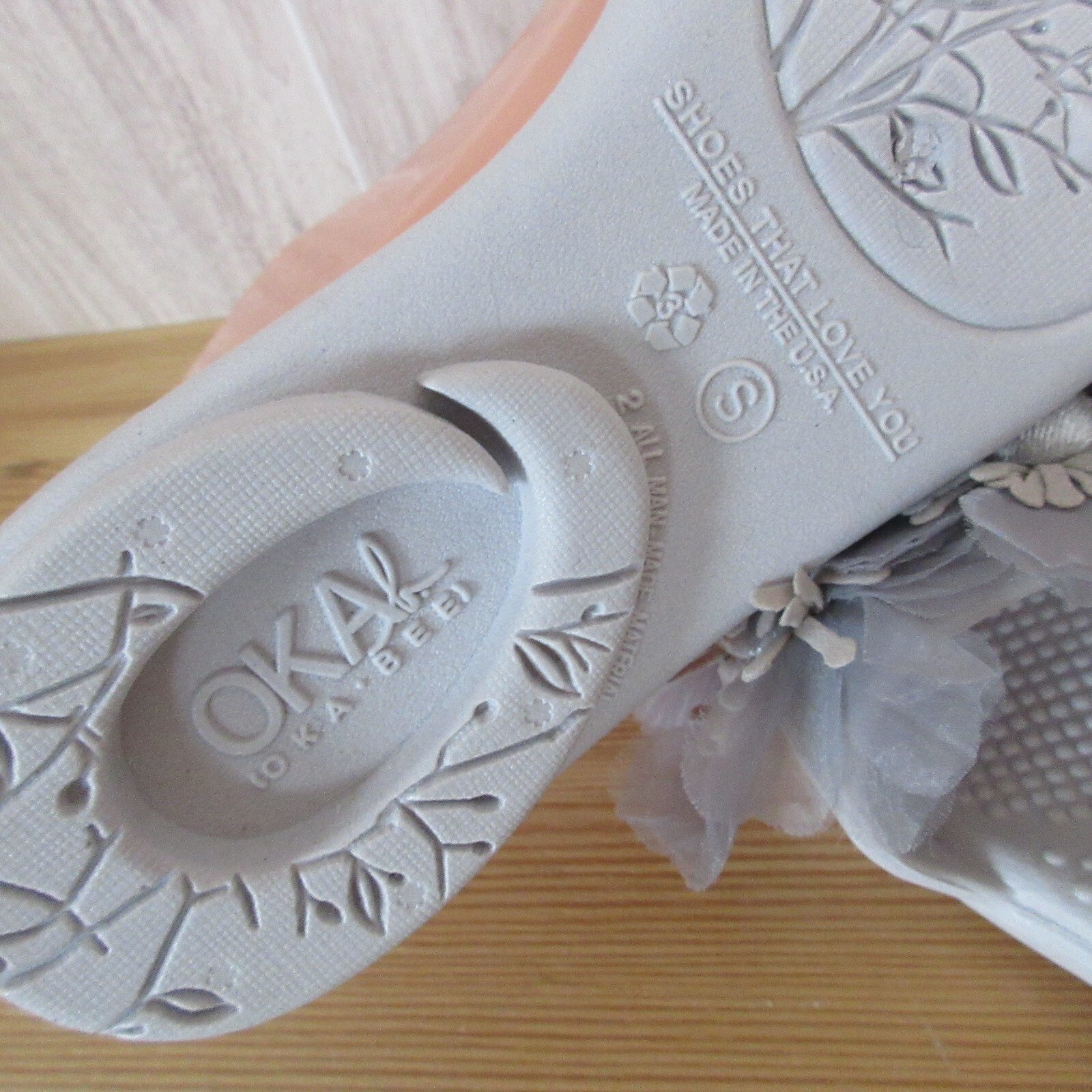 Oka-B Catalina Womens size 5.5, 6, 6.5 Gray Floral Flip Flops Slide Sandals
