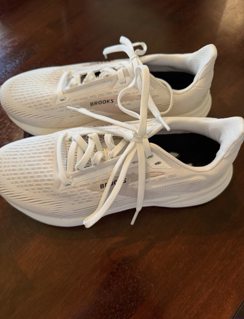 Size 7 – Brooks Revel 8 White Chateau Grey W
