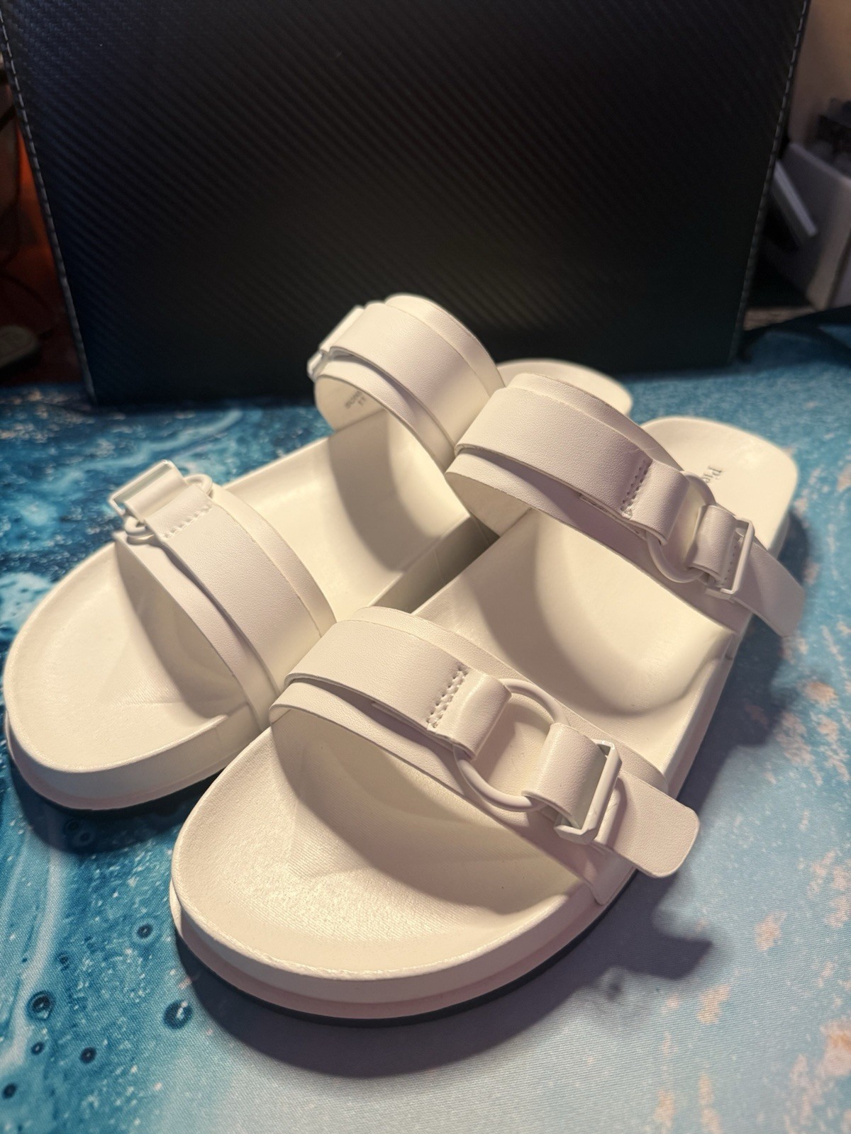 Pierre Dumas Women’s White Sandal Sz 11