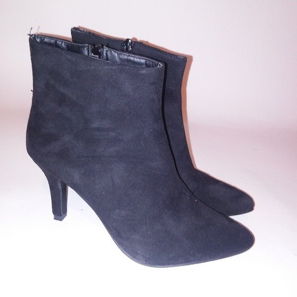 Rue21 Womens Boots Booties Medium 7/8 Black Side Zip Suede Feel