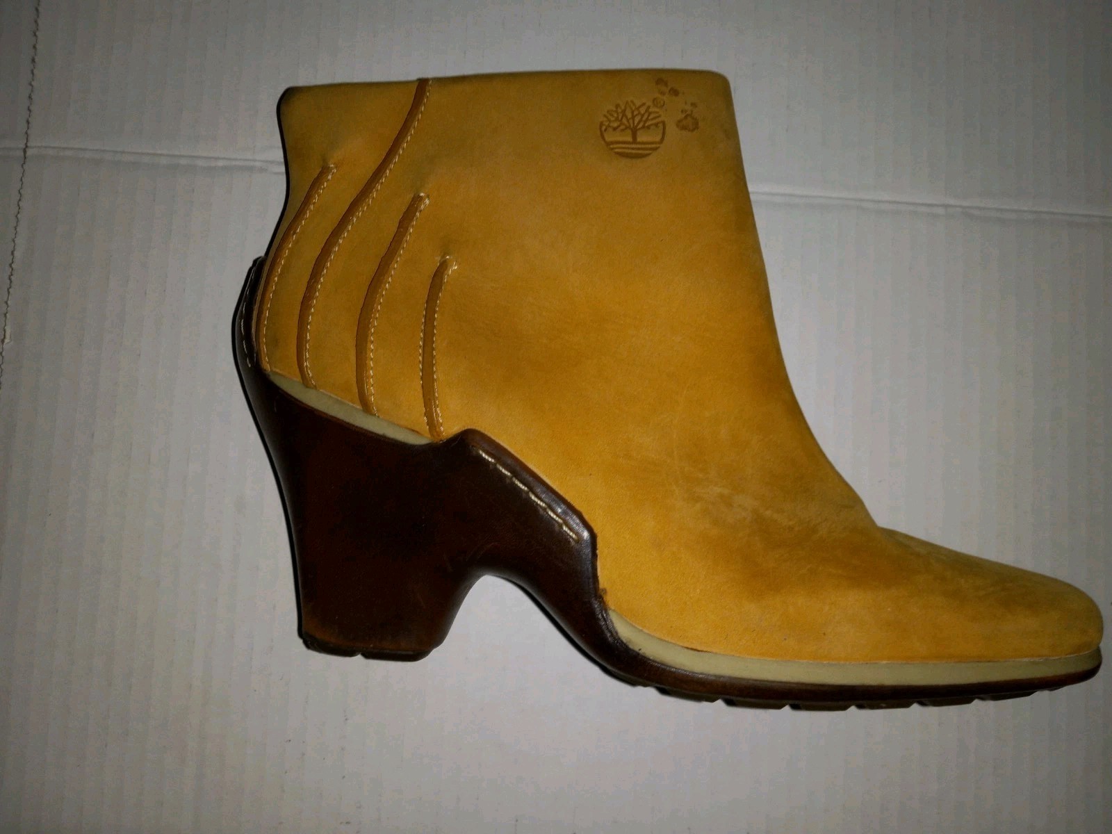 Timberland Ankle Heeled Boots Women’s 9 M Tan Brown Booties Winter Fall See Pics