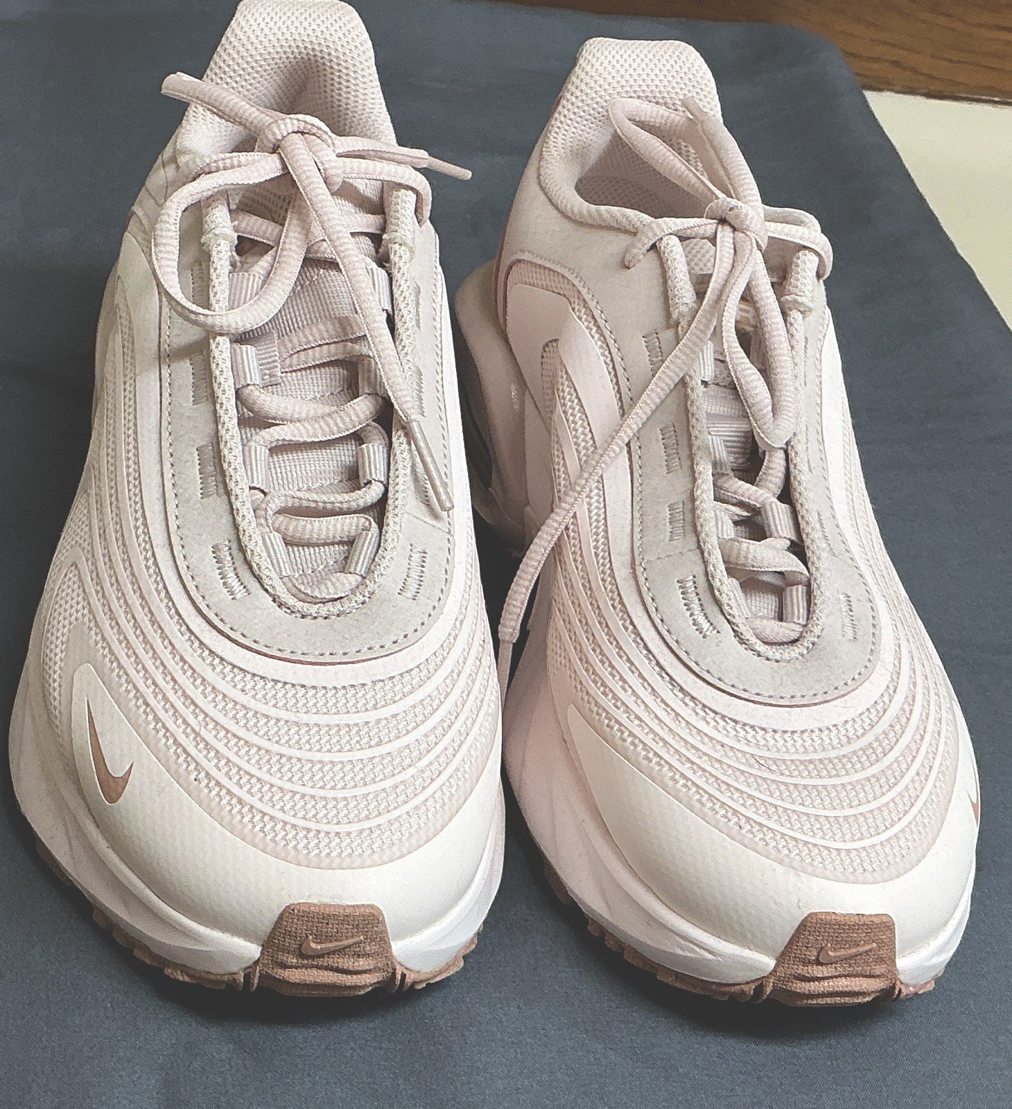 Women’s NIKE Air Max Low Top Beige Lace-Up Solid Athletic Sneakers (New w/o box)