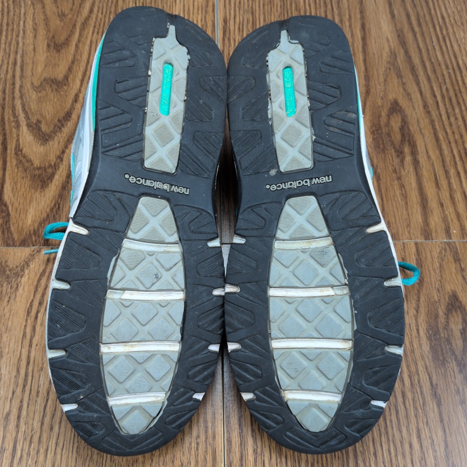 New Balance 1540 v2 Sneakers Womens Size 13 Gray Teal Trim W1540SG2 Used Running