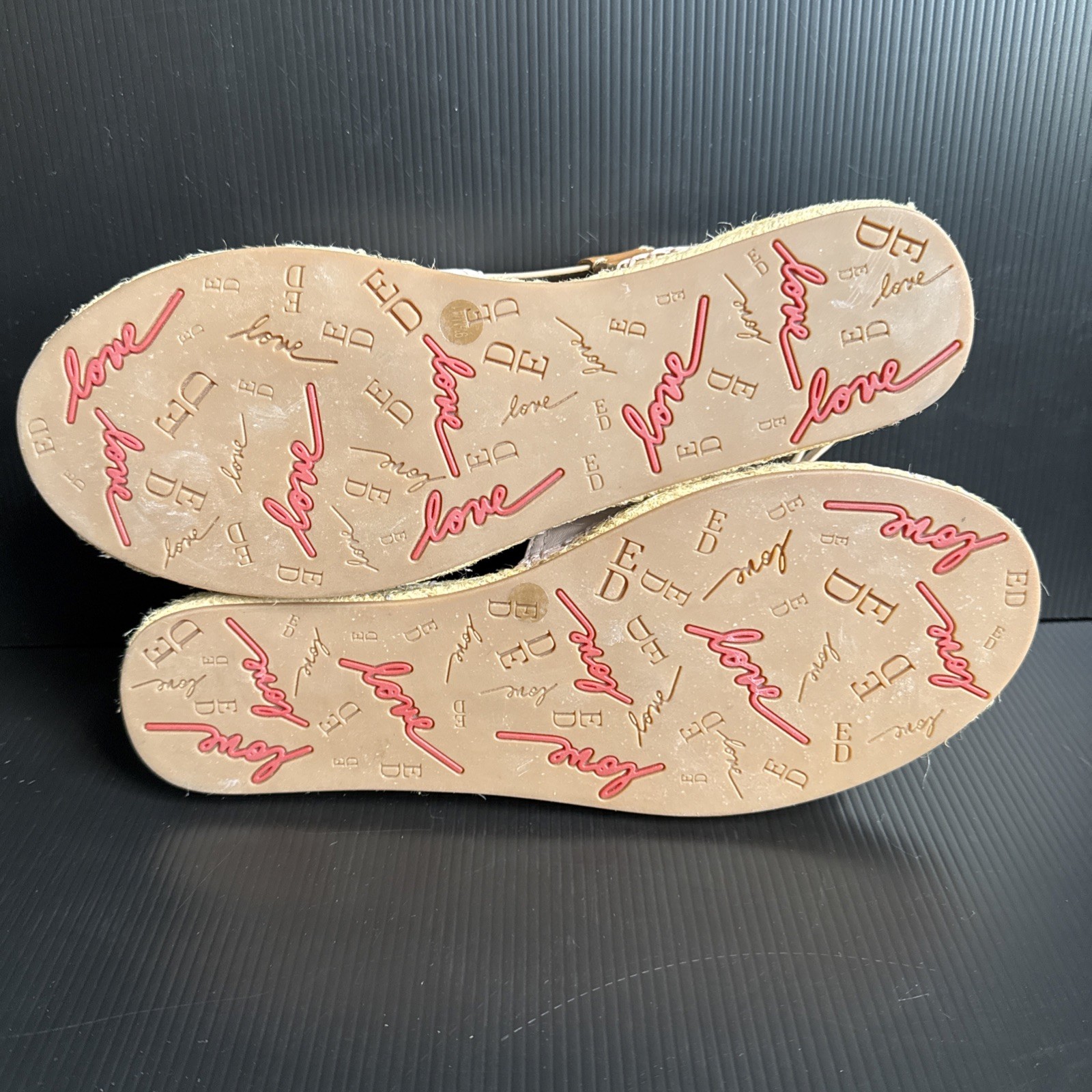 NIB Ellen DeGeneres Skylin Pink Blossom Casual Buckle Sandals Women’s Size 9.5