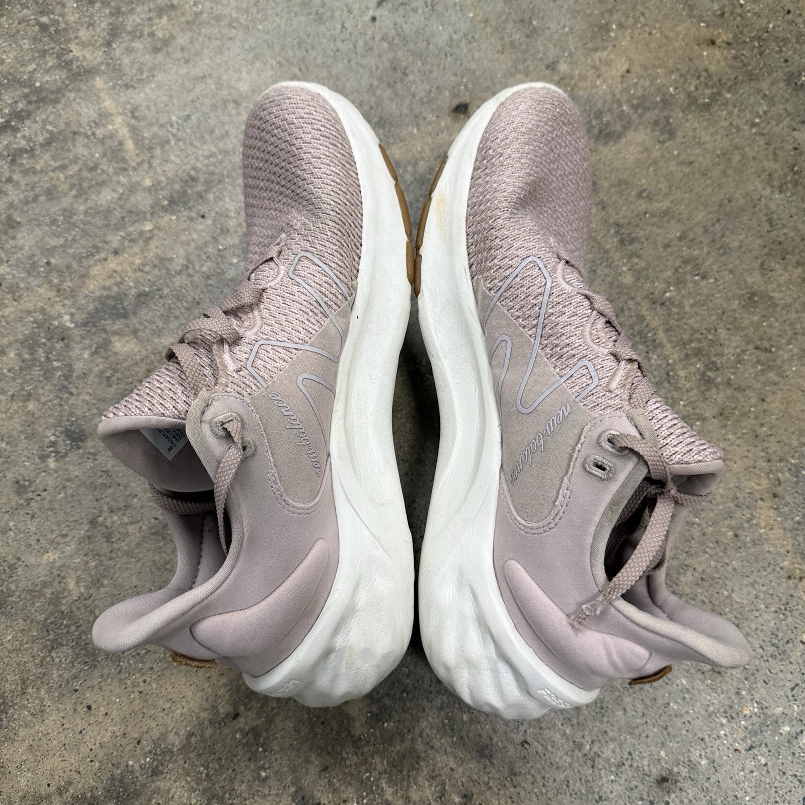 New Balance Womens Fresh Foam Roav V2 Running Shoe Size 9 Space Pink Sneaker