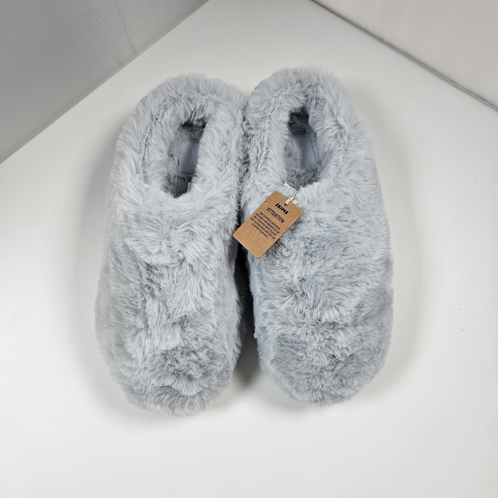 NEW SKIMS Faux Fur Slippers Gray Sz 39 Comfy Lounge Fluffy Cozy