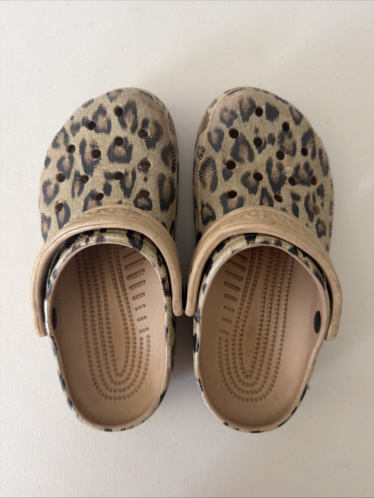 Crocs Cheetah Leopard Classic Clogs Women 6 Men 4 Unisex