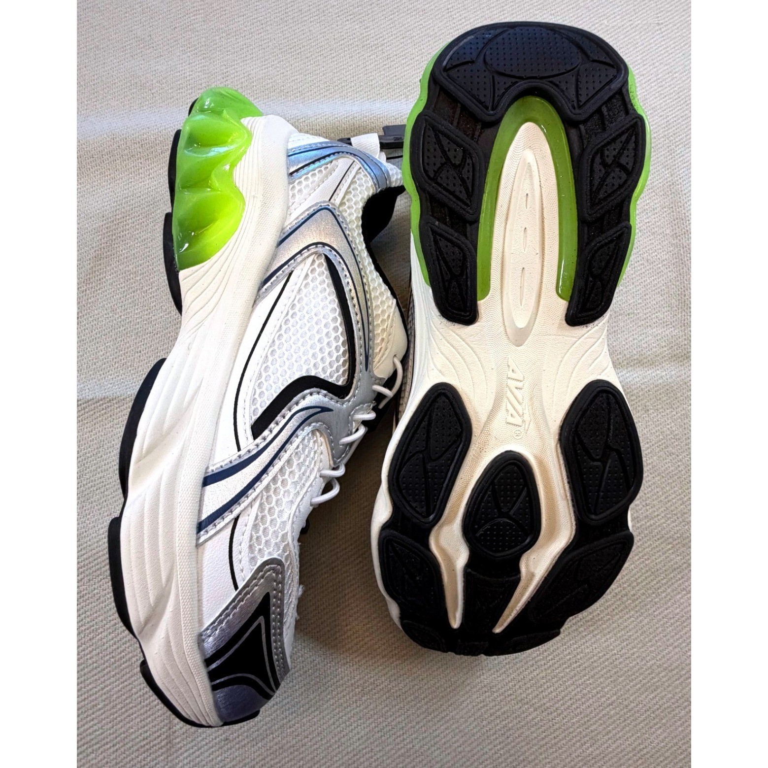 Avia Womens Gel Bungee Sneakers White Silver Lime Green Size 8.5 NWT