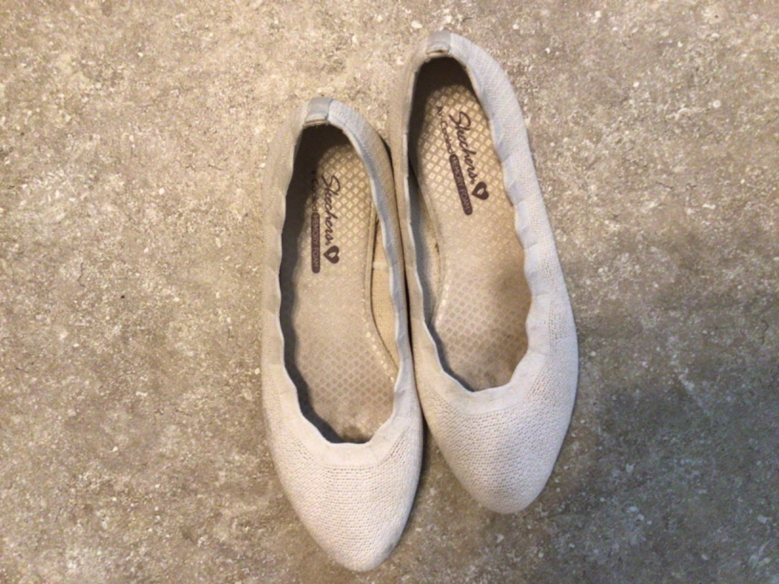 Skechers Women’s Woven Knit Flats stretch fit Air Cool Memory Natural color. 8.5