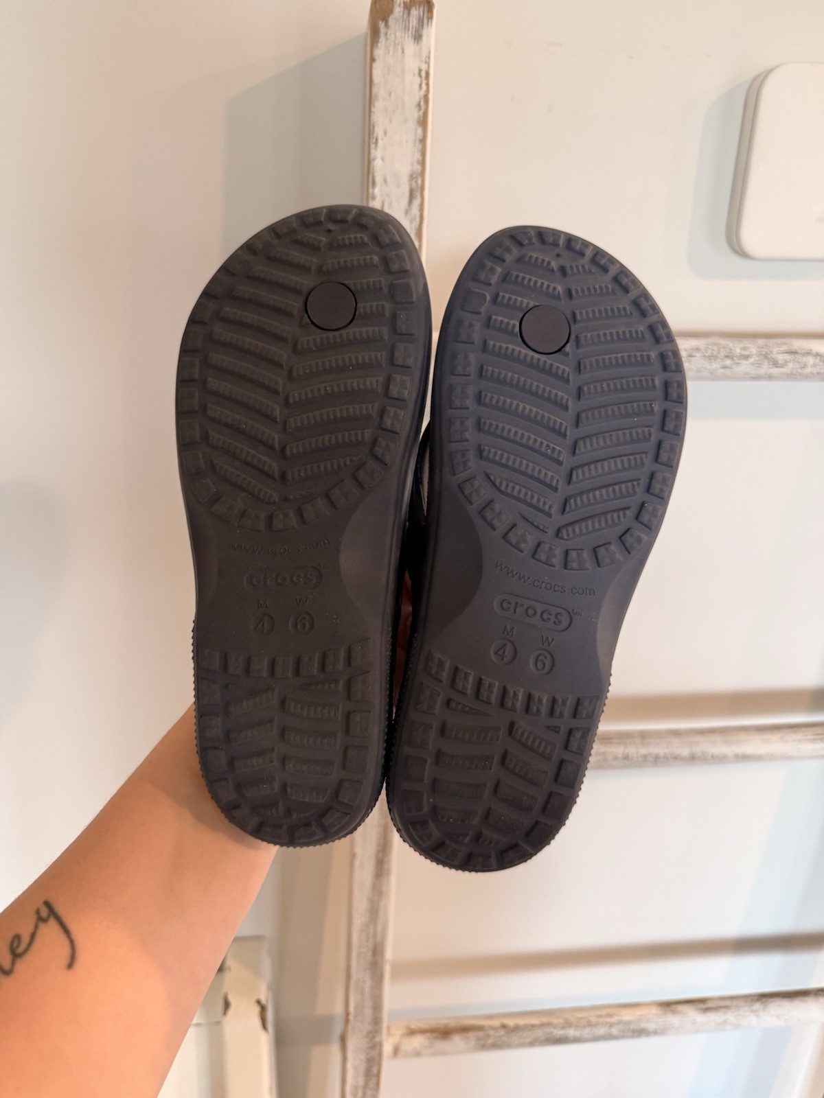 Crocs Baya II Flip Flops Womens 6 Navy Water Beach Sandals EUC