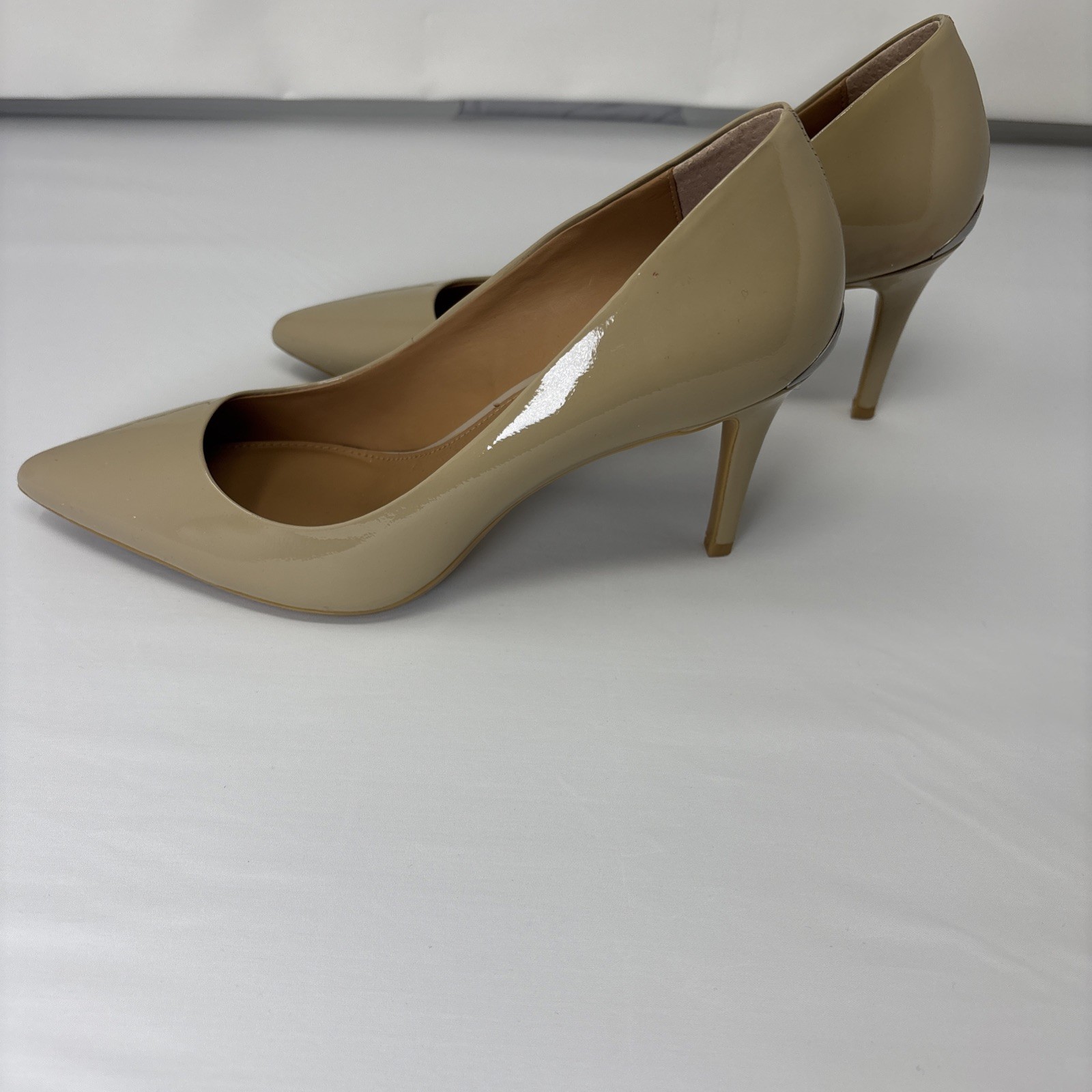 NWB CALVIN KLEIN Womens Shoes Beige 8M Gayle Croc Stiletto Slip On Pumps
