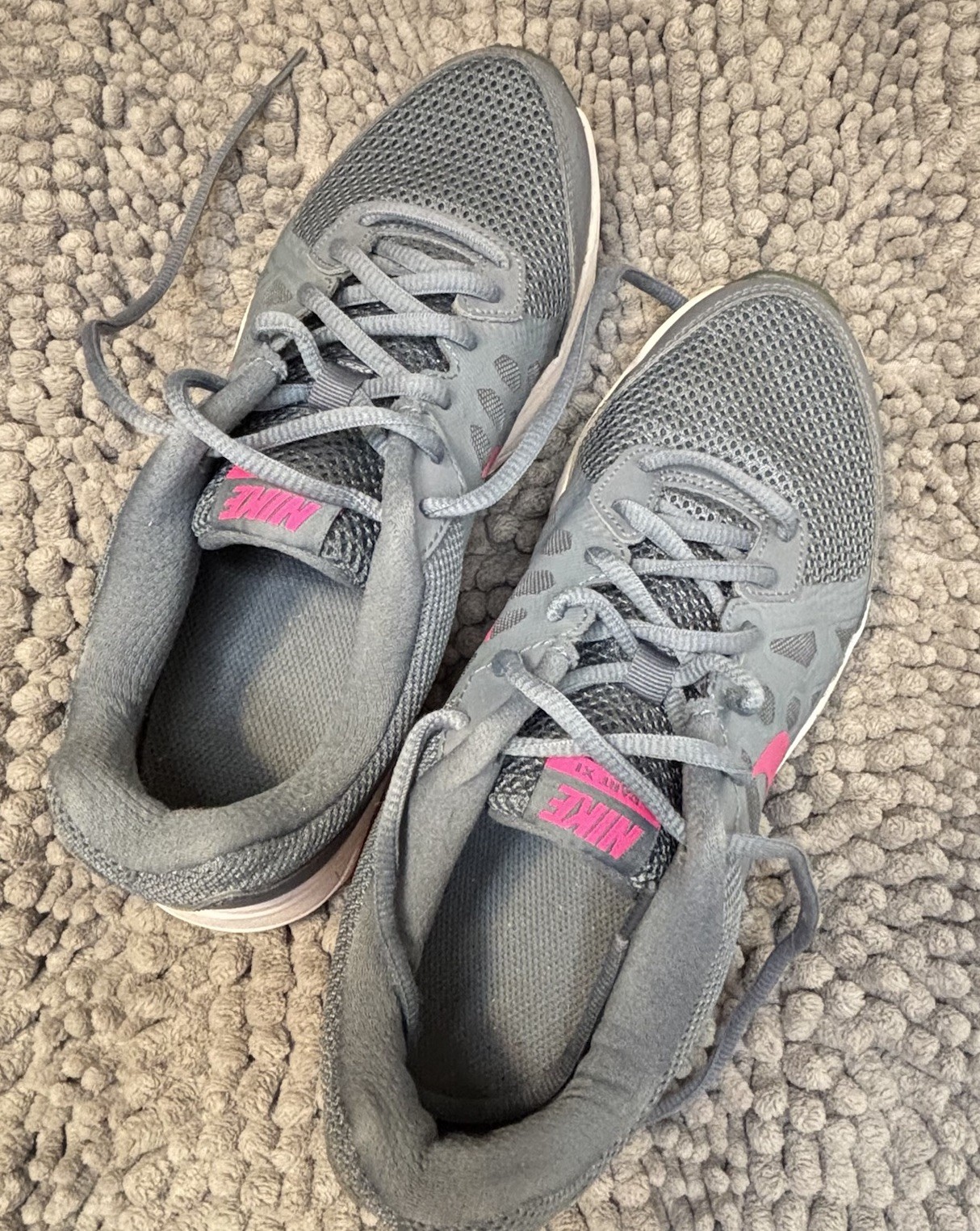 Nike Dart XI Women’s Running Shoes Size 8.5 M, Gray/White, Pink Logo