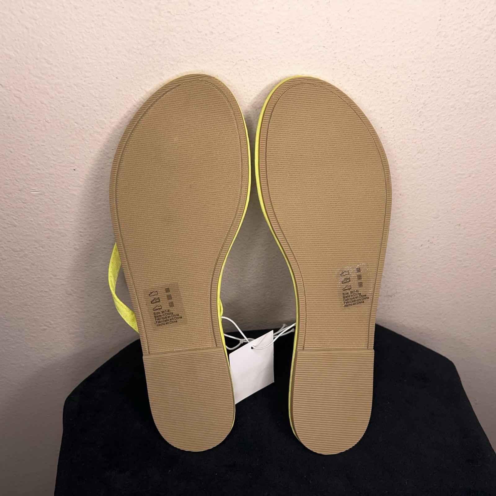 New David’s Bridal Medium 7 8 Flip Flops Satin Fabric Womens Lime Yellow NWT
