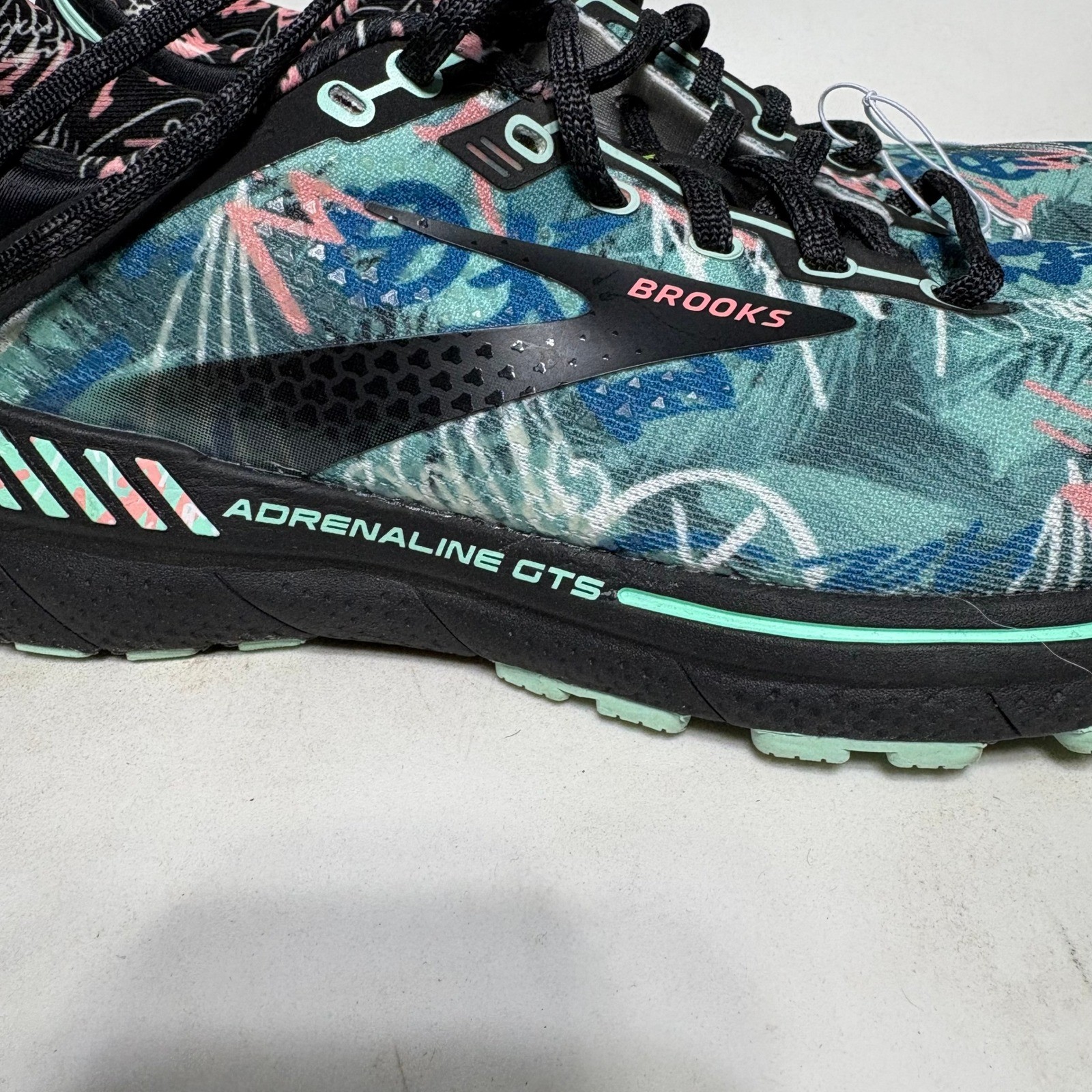 Brooks Adrenaline GTS 22 Running Shoes Womens Teal Pink Graffiti Print Sneakers