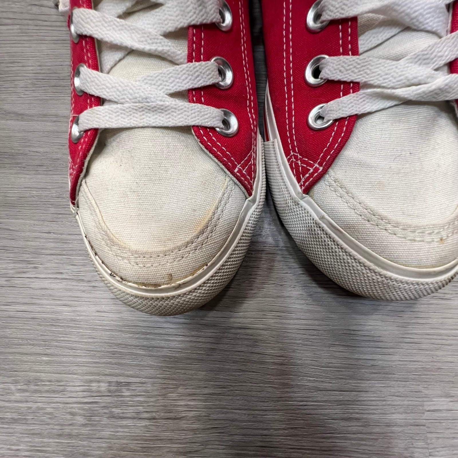Wisconsin Badgers Red White Low Top Canvas Sneakers Shoes Womens Size 8 M