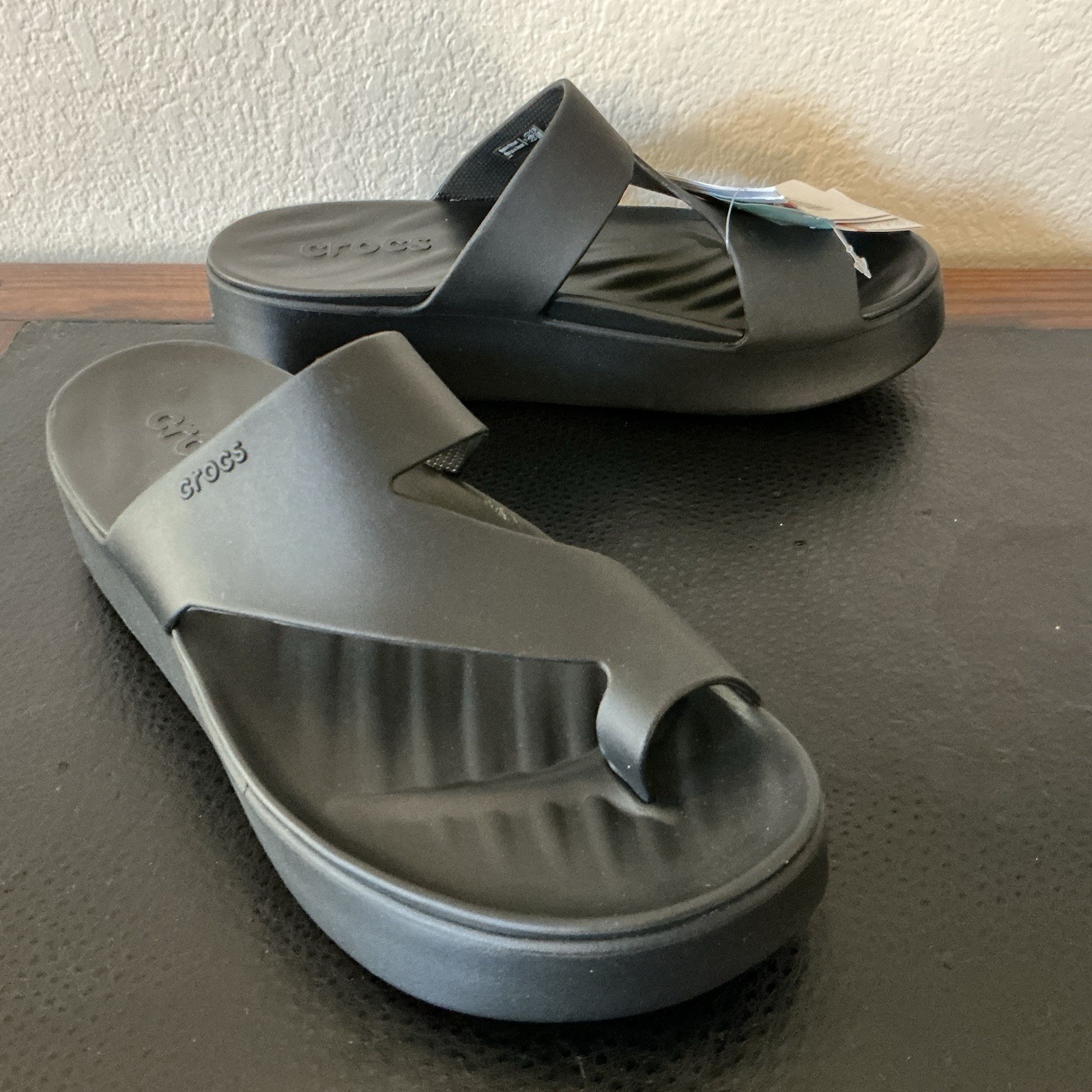 Crocs Women Getaway Platform Toe Loop Strappy Black Sandal Size 9