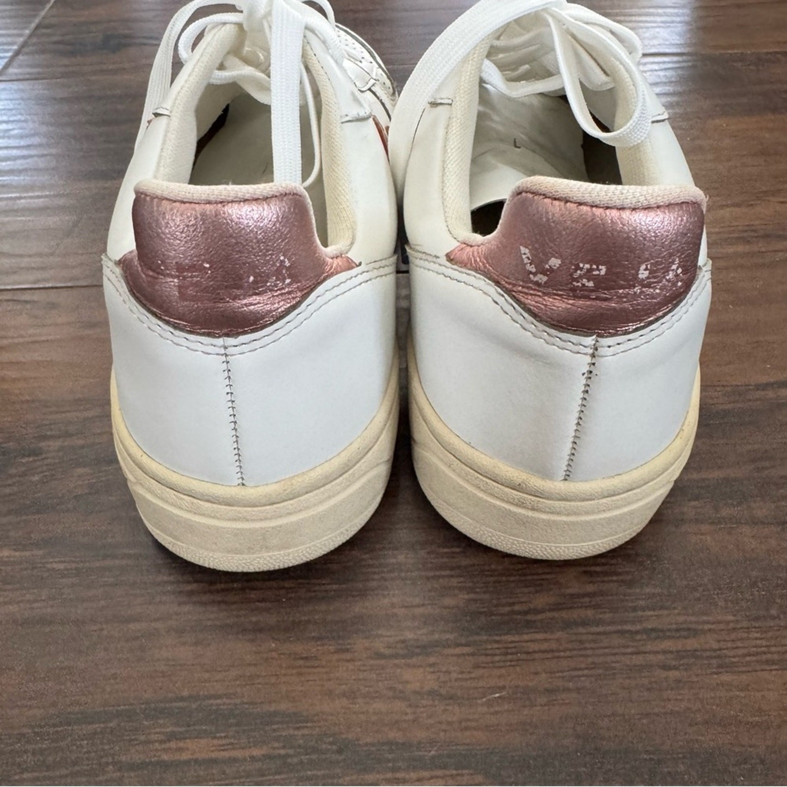 VEJA Women’s White Leather Sneakers with Rose Gold Accents sz 10 euro 41