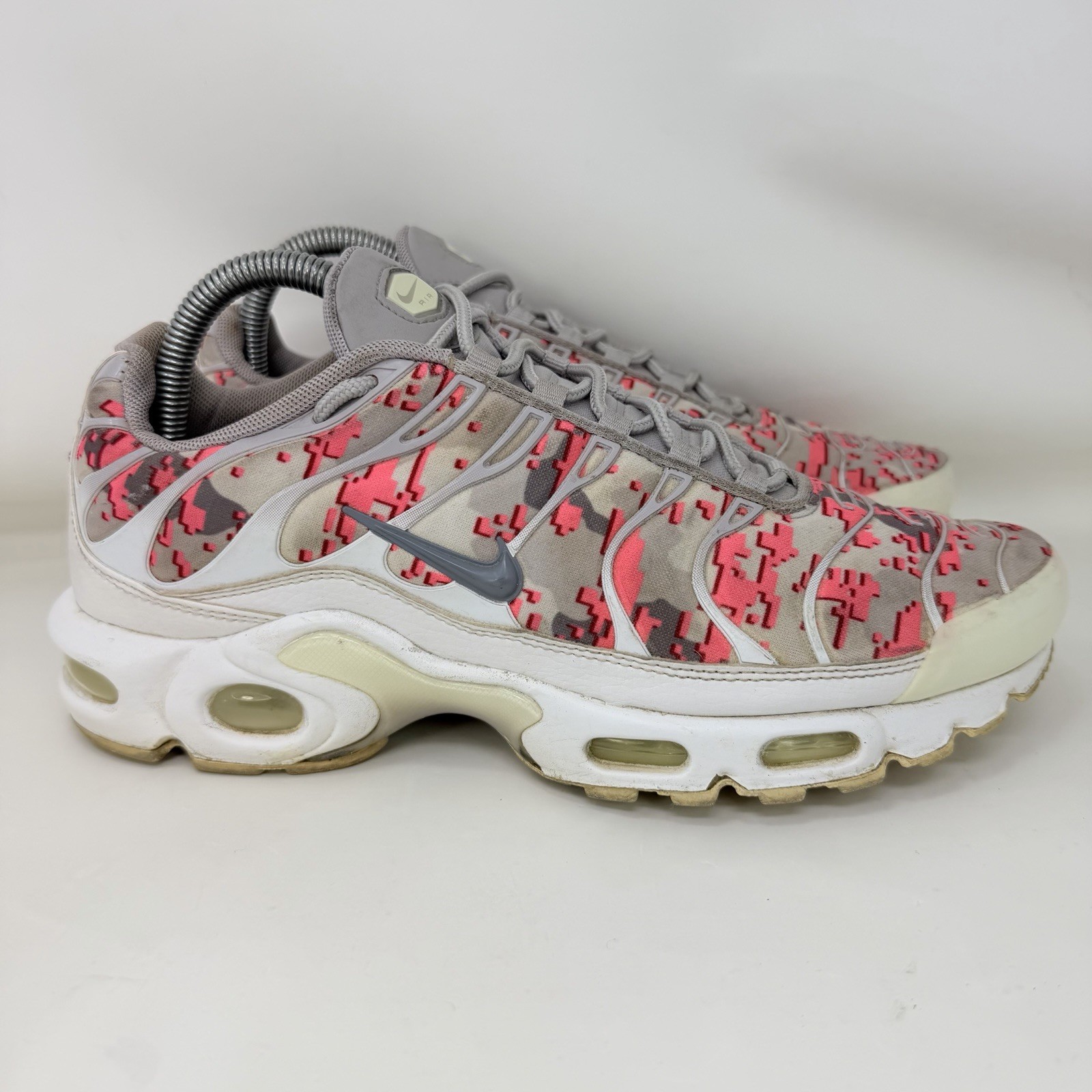 Nike Air Max Plus TN Running Shoes Gray Pink Women’s Size 9
