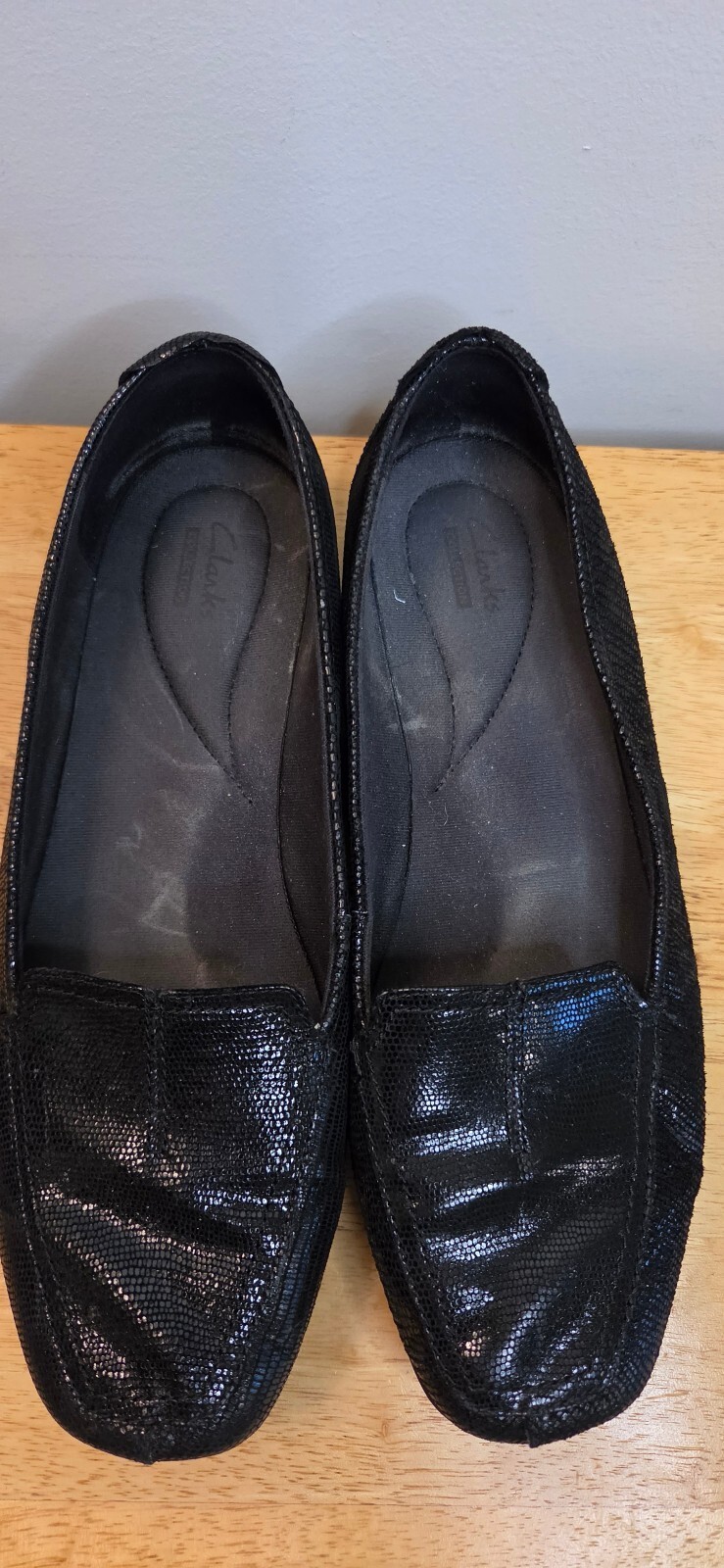 Clarks Black Textured Slip-On Loafers Women’s Size 9W