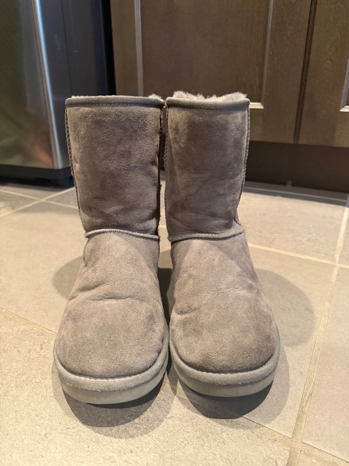 UGG Classic Short II Women’s Boot, Size 7 – Gray (1016223)