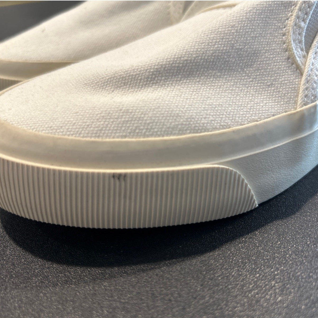 NIB Everlane “The Forever Slip-On Sneaker” – White, Women’s 5 / Men’s 3.5