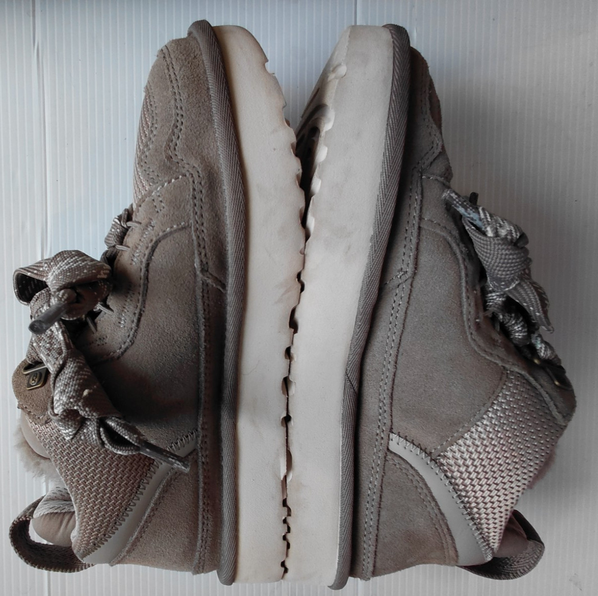 UGG Women’s Lowmel Sneaker Size 8 Campfire Color
