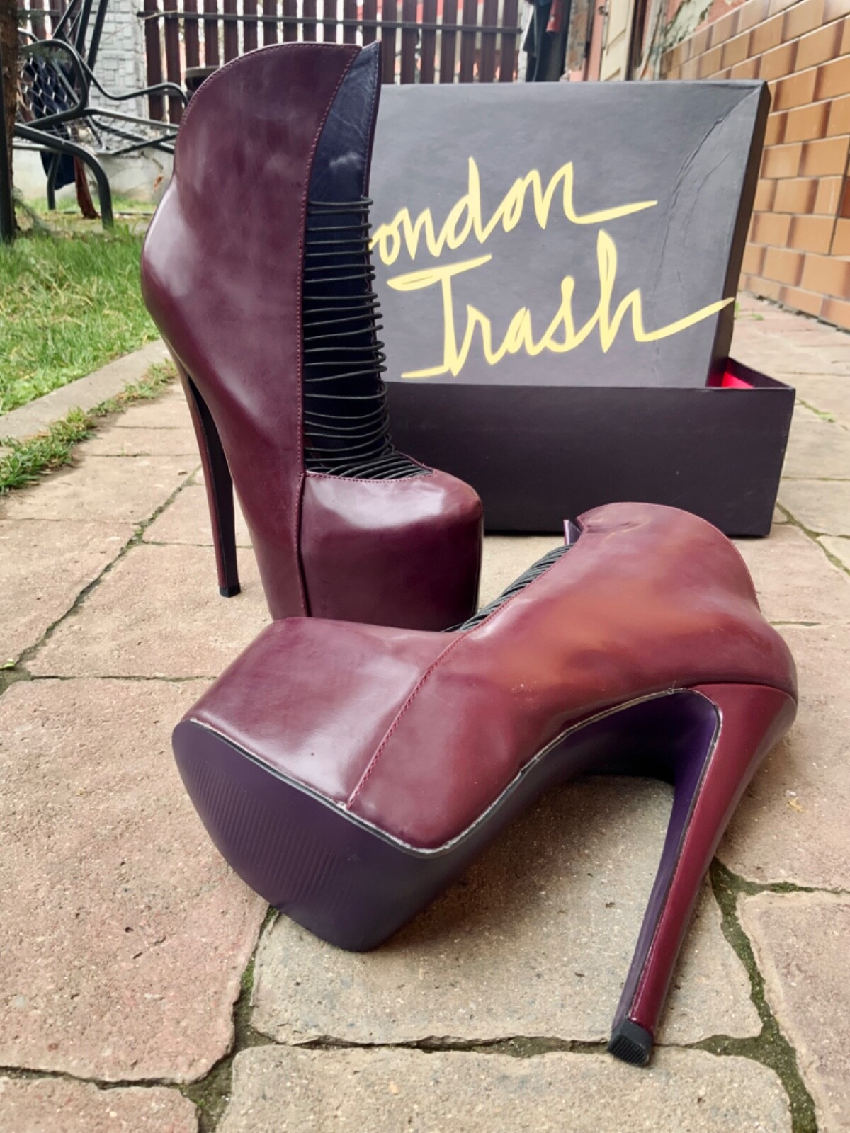 ZIGI NY LONDON TRASH CRIME PATENT LEATHER STRAPPY WEDGE BOOTIE 6.5 US/ 37 EU