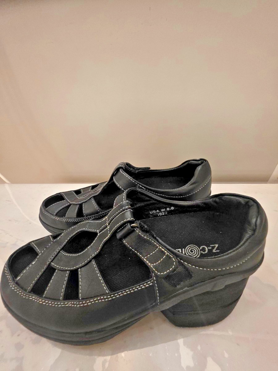 Z‑Coil Women’s Size 6 Black Covered Sandal – Mary Jane Style – Hardly Worn