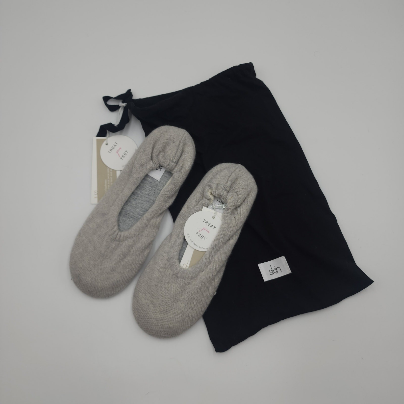 Skin Cashmere Ballet House Flat in Grey Size XS