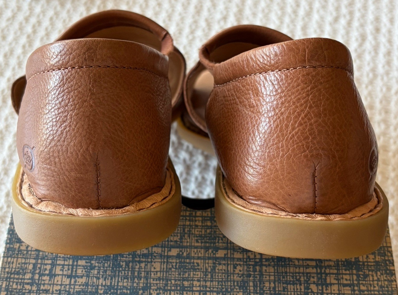 Born Cove Modern Brown Leather Slip On Flat Sandals Shoes Womens Size 9M Unworn