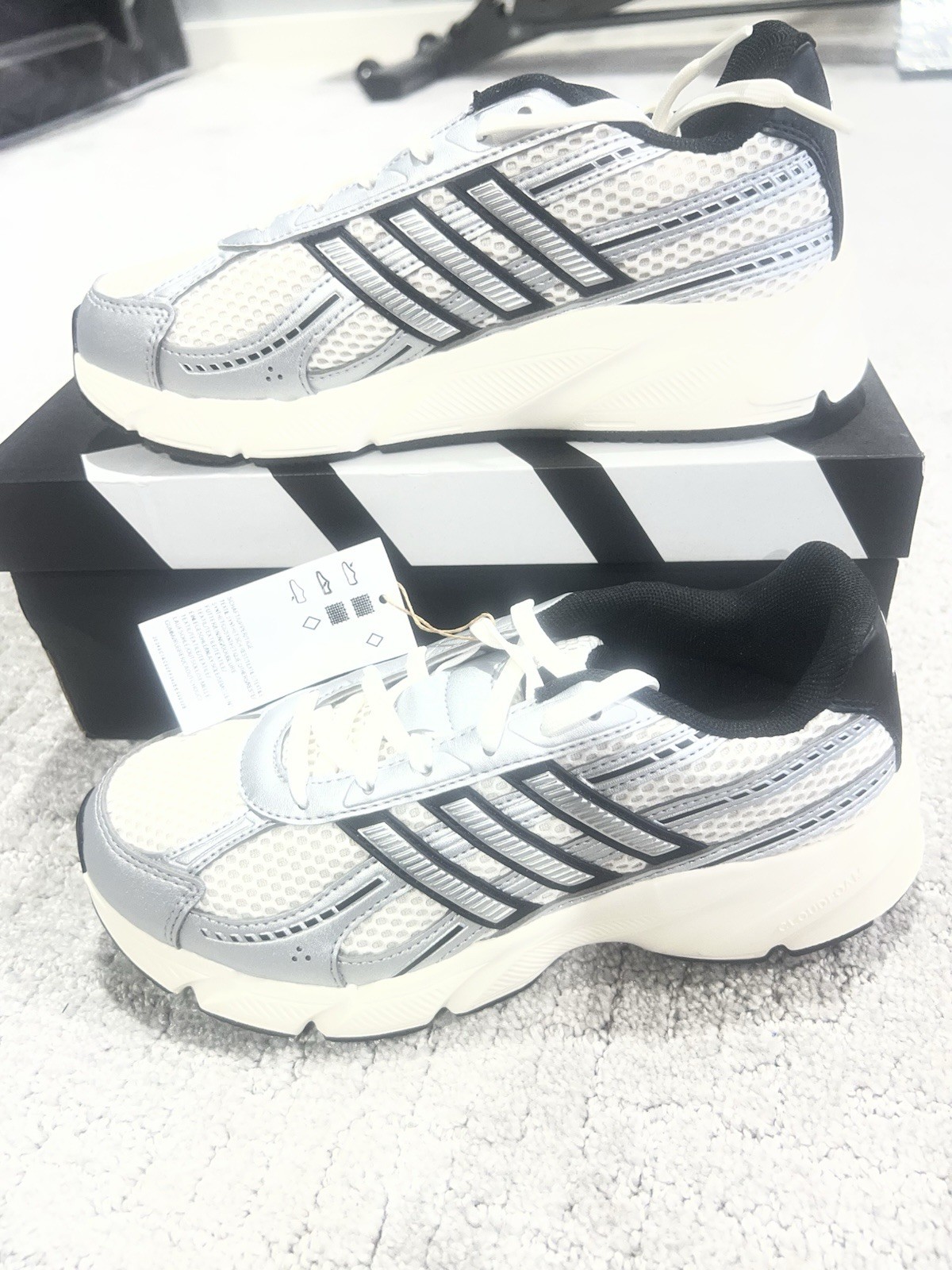Adidas Technochaos 2000 women’s lifestyle sneakers Size 6