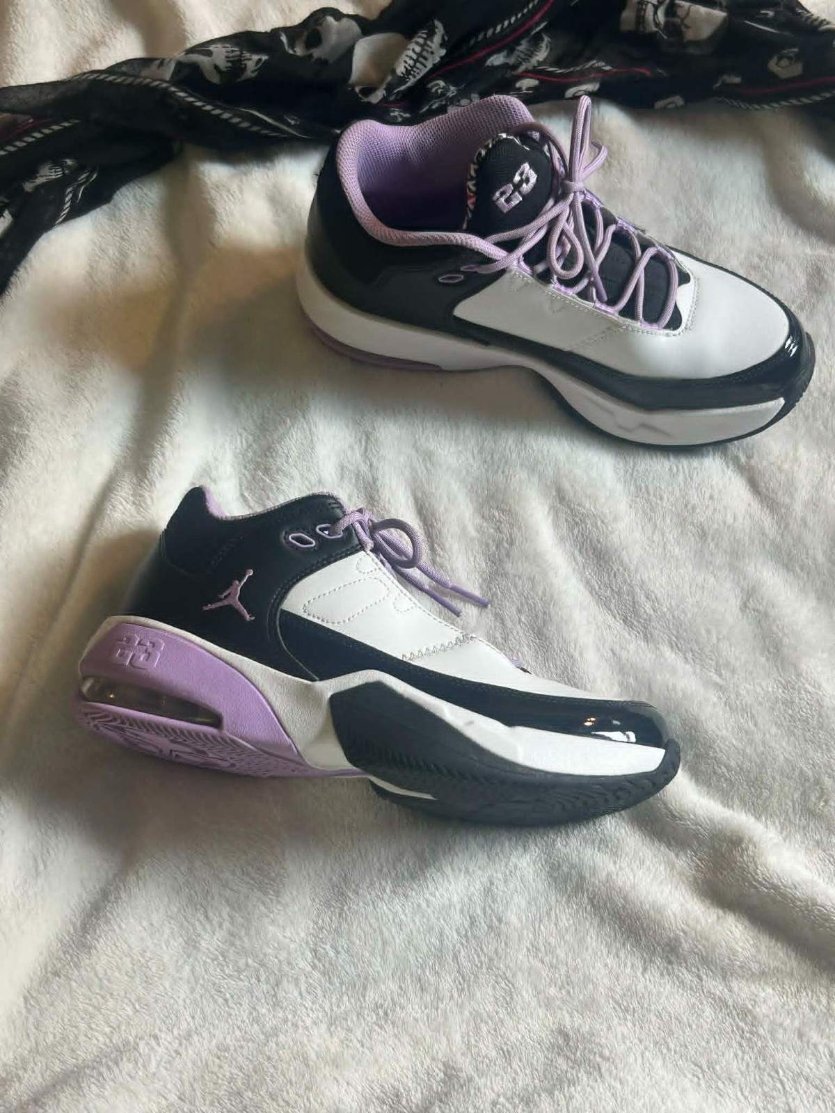 Jordan Max Aura 3 Black white and Lilac Size 5.5 Original box. Very nice shoes!