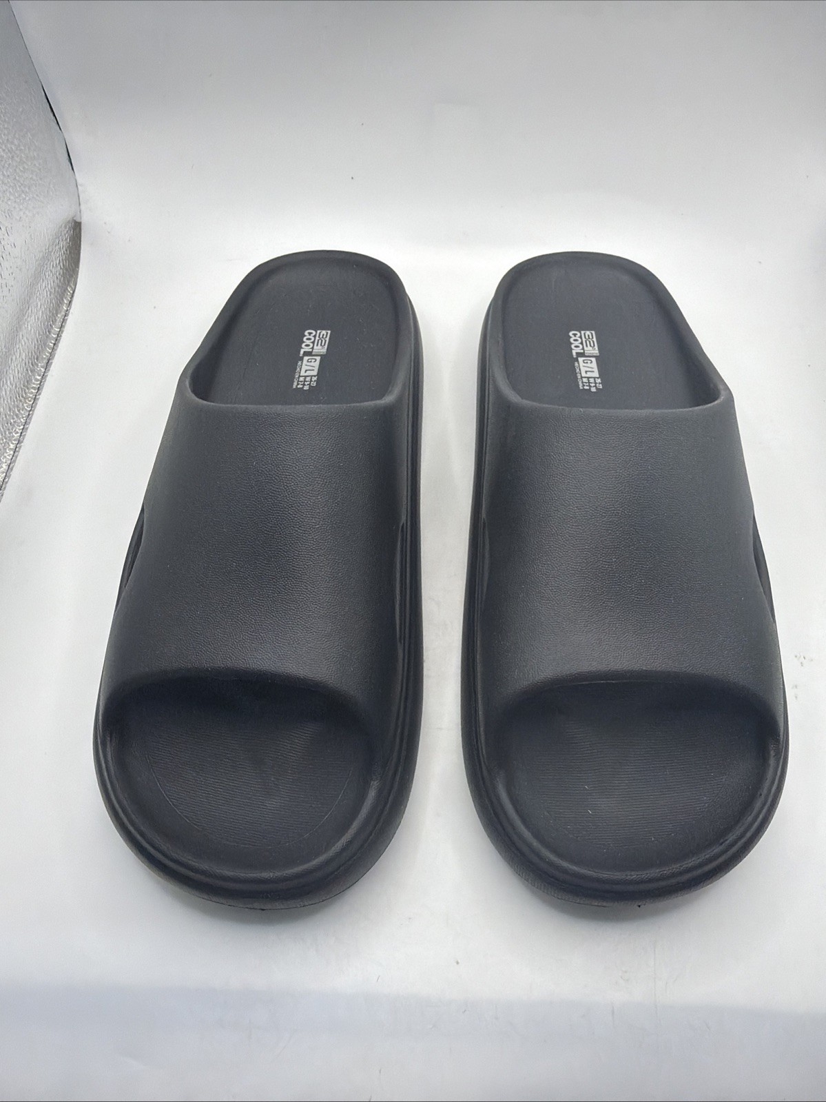 32 Degree Cool Cushion Slide, Wear anywhere, Size Large Black. W9-10, M 7-8