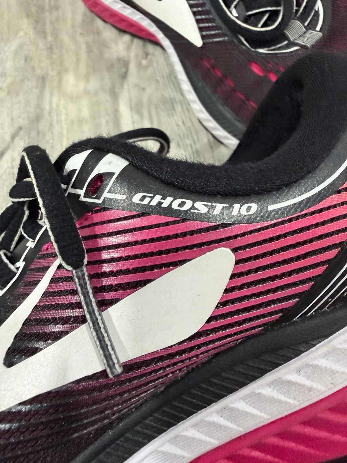 Brooks Ghost 10 Women’s Size 7 B Medium Running Shoes Black Pink 1202461B067