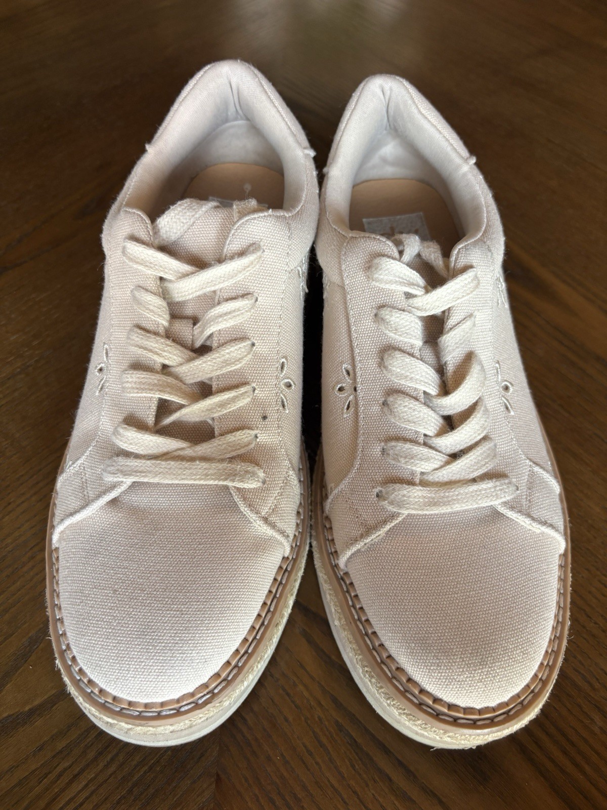 DV by Dolce Vita Bliss Platform Eyelet Sneakers Women’s 8 Cream/Beige Canvas 2”