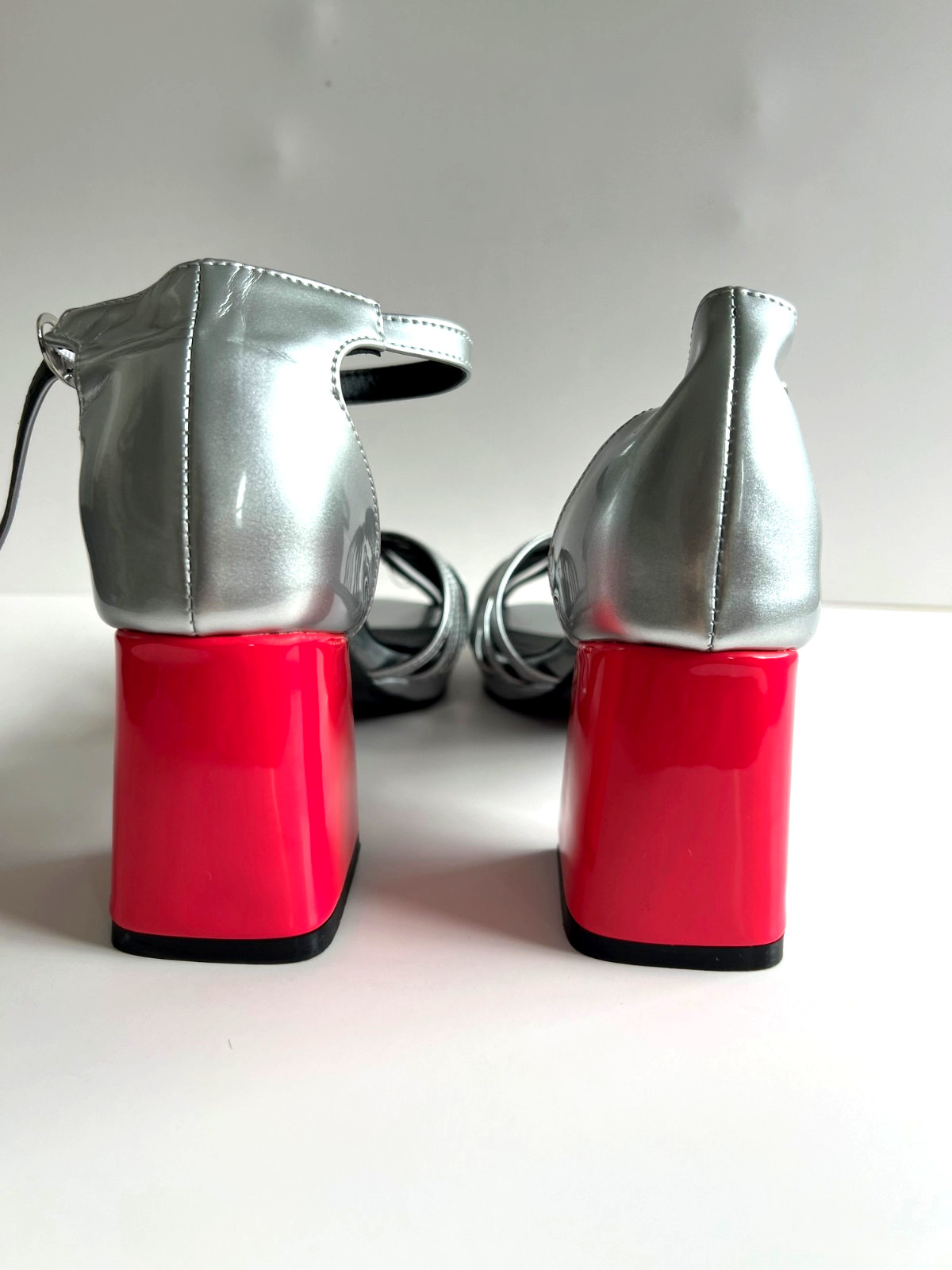 Naelle™ | Silver Shiny sandals with a chunky Pink heel and elegant buckle