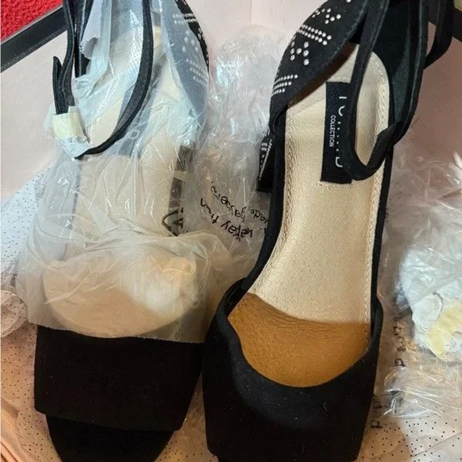 Torrid Collection Black Silver Bead studded black Heel Shoe Size 8W NIB Dust Bag