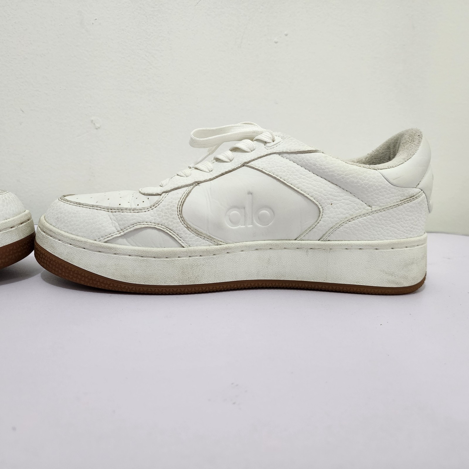 Alo Yoga Recovery Mode Sneakers White A0685U Womens 11.5 Mens 10 Vegan Leather
