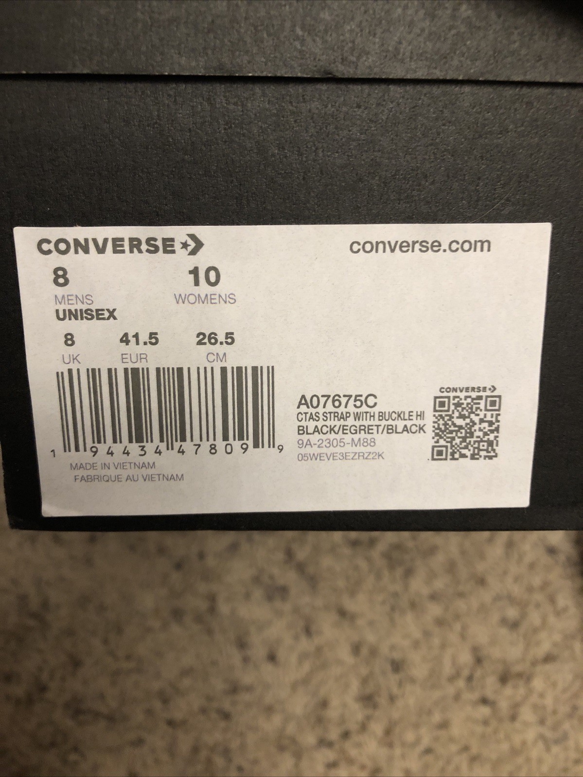 Converse Lot (4 Pairs) Size 8 Men/10 Women. Open to Reasonable Offers.