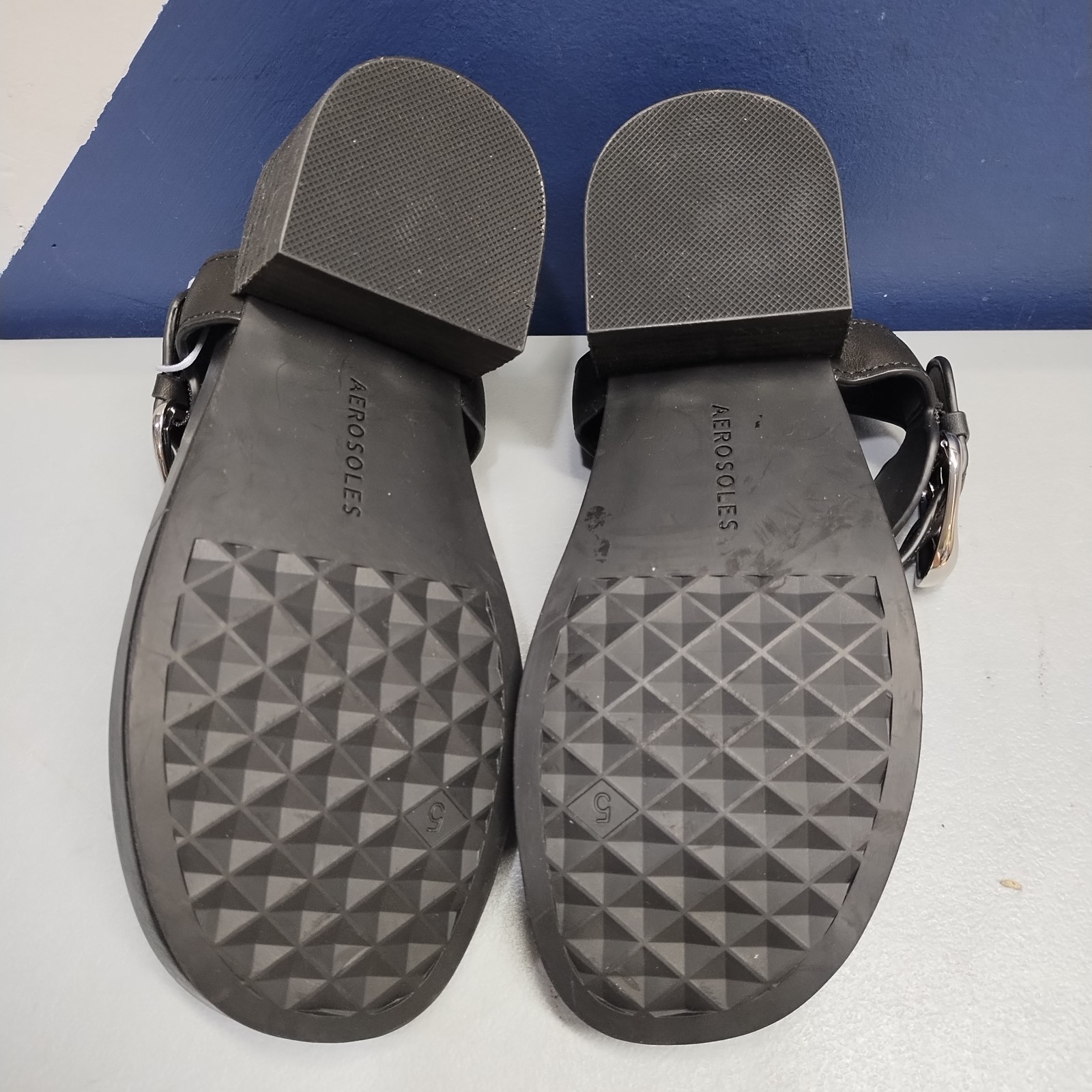 Aerosoles California Platform Thong Sandals Womens 5M Black Leather Buckle Strap