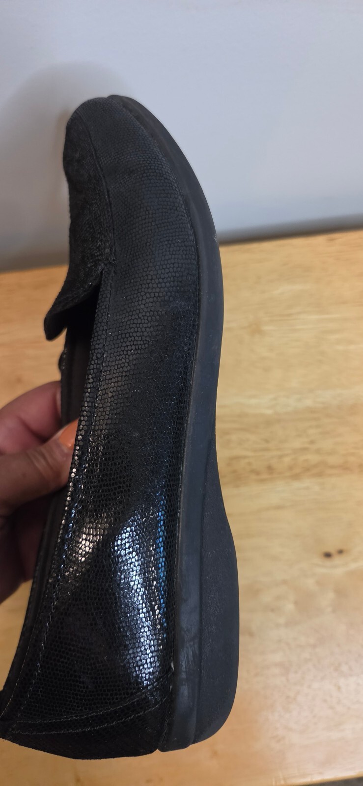 Clarks Black Textured Slip-On Loafers Women’s Size 9W