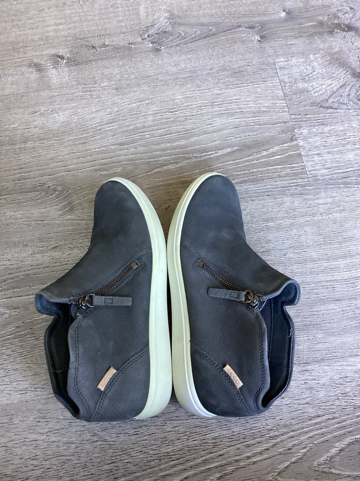 Ecco Soft 7 Shoes Womens 8 / 39 Gray Nubuck Leather Zip Bootie Casual Comfort