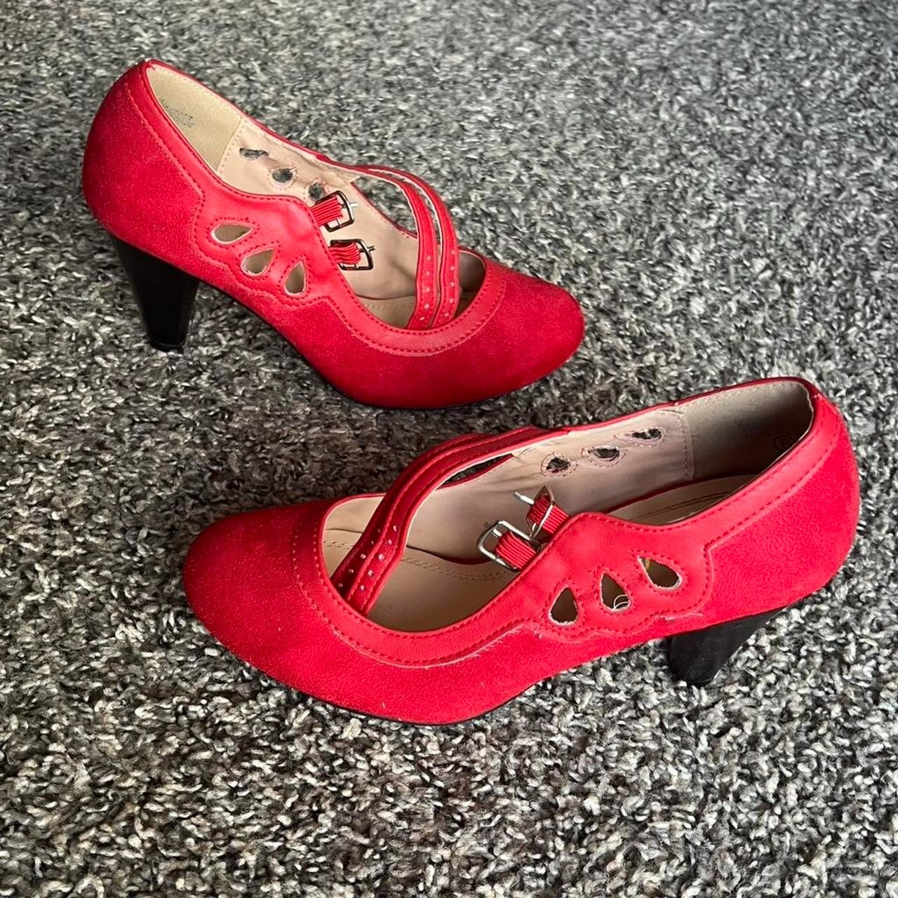 Chase & Chloe Red Mary Jane Pump Heels Size 6 Classy Going Out Girly Buckles