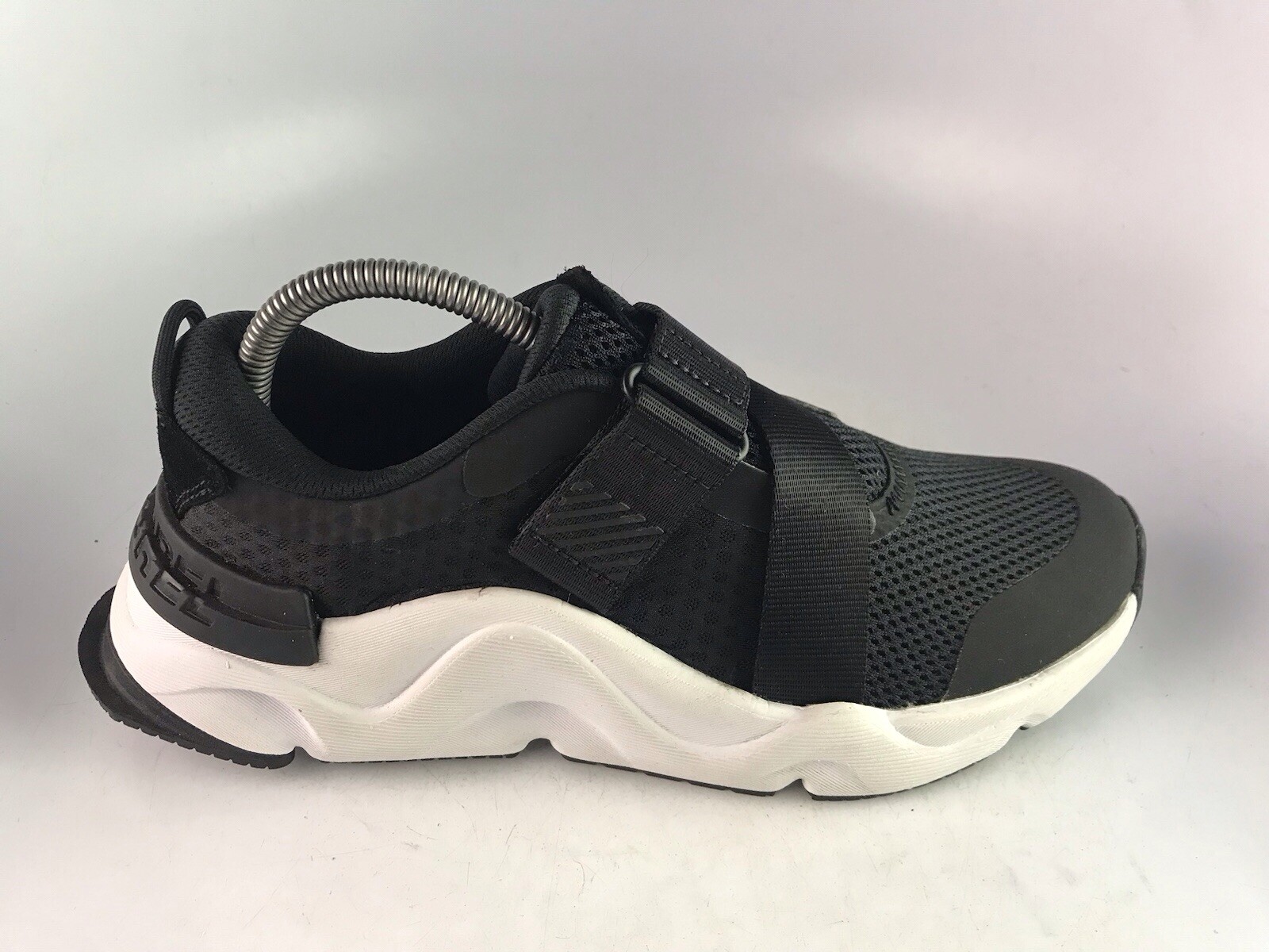Sorel Women’s Kinetic RNEGD Strap Sneaker Black Air Mesh Sz 8 US