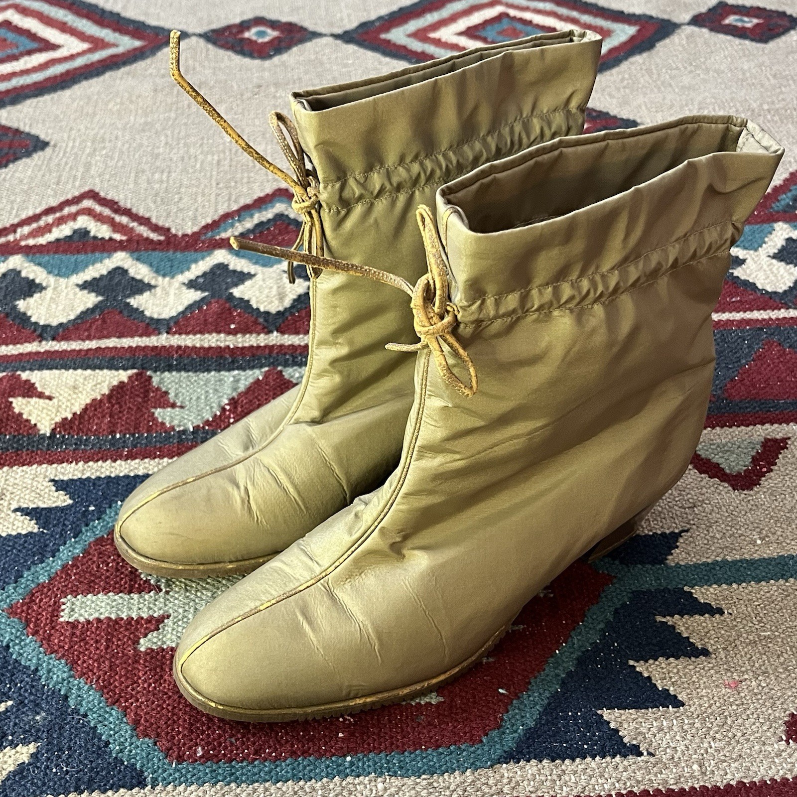 Vintage 80s Golo Winter Snow Boots Women’s 8 Beige Sherpa Lined Nylon High Heel