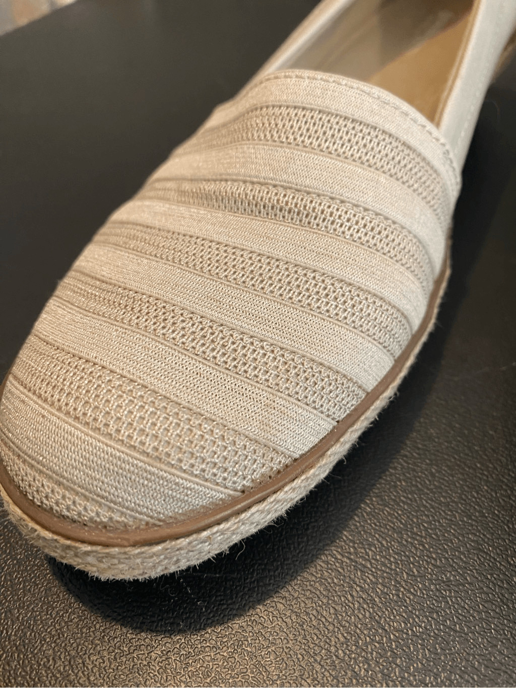 Grasshoppers Cream Semi-Casual Mesh Round Toe 1” Wedge Shoe Women’s 10M