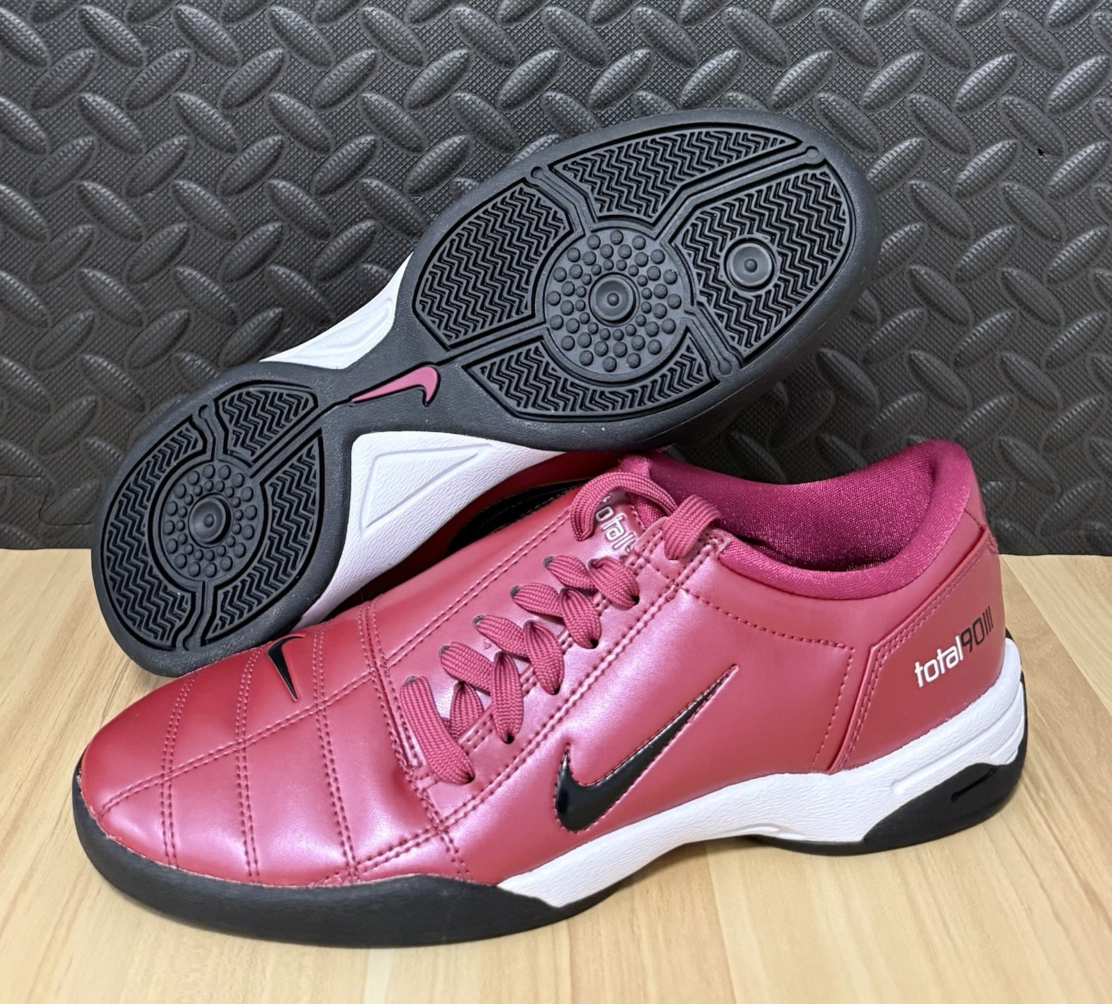 Nike Total 90 3 Bordeaux Bordeaux Red Indoor Soccer IM7595-600 Womens Size 9