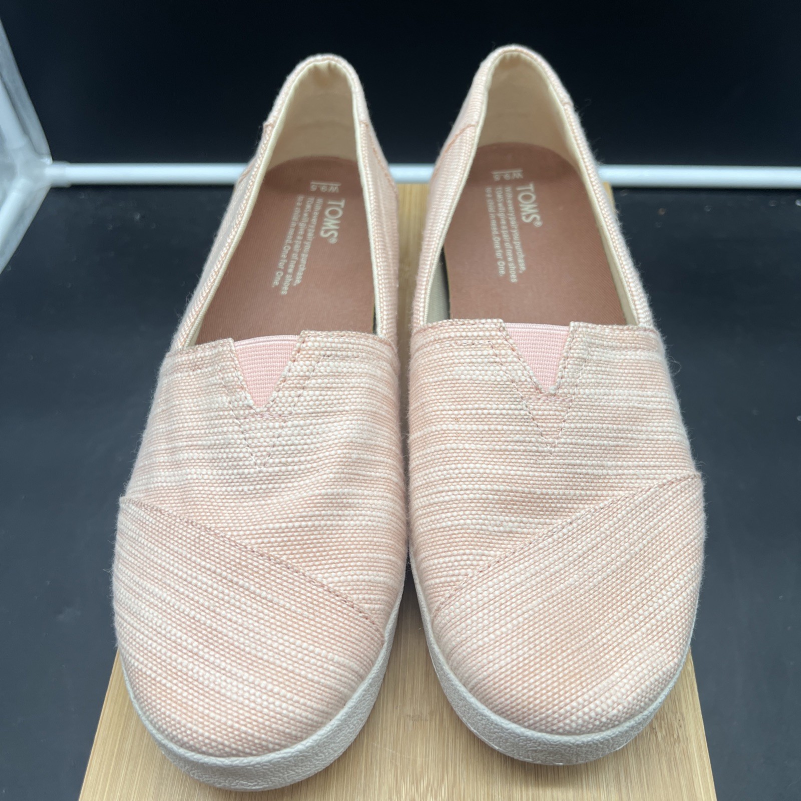 TOMS Slip On Flat Shoes Comfort Casual Travel Peach Blush Canvas Women’s 9.5